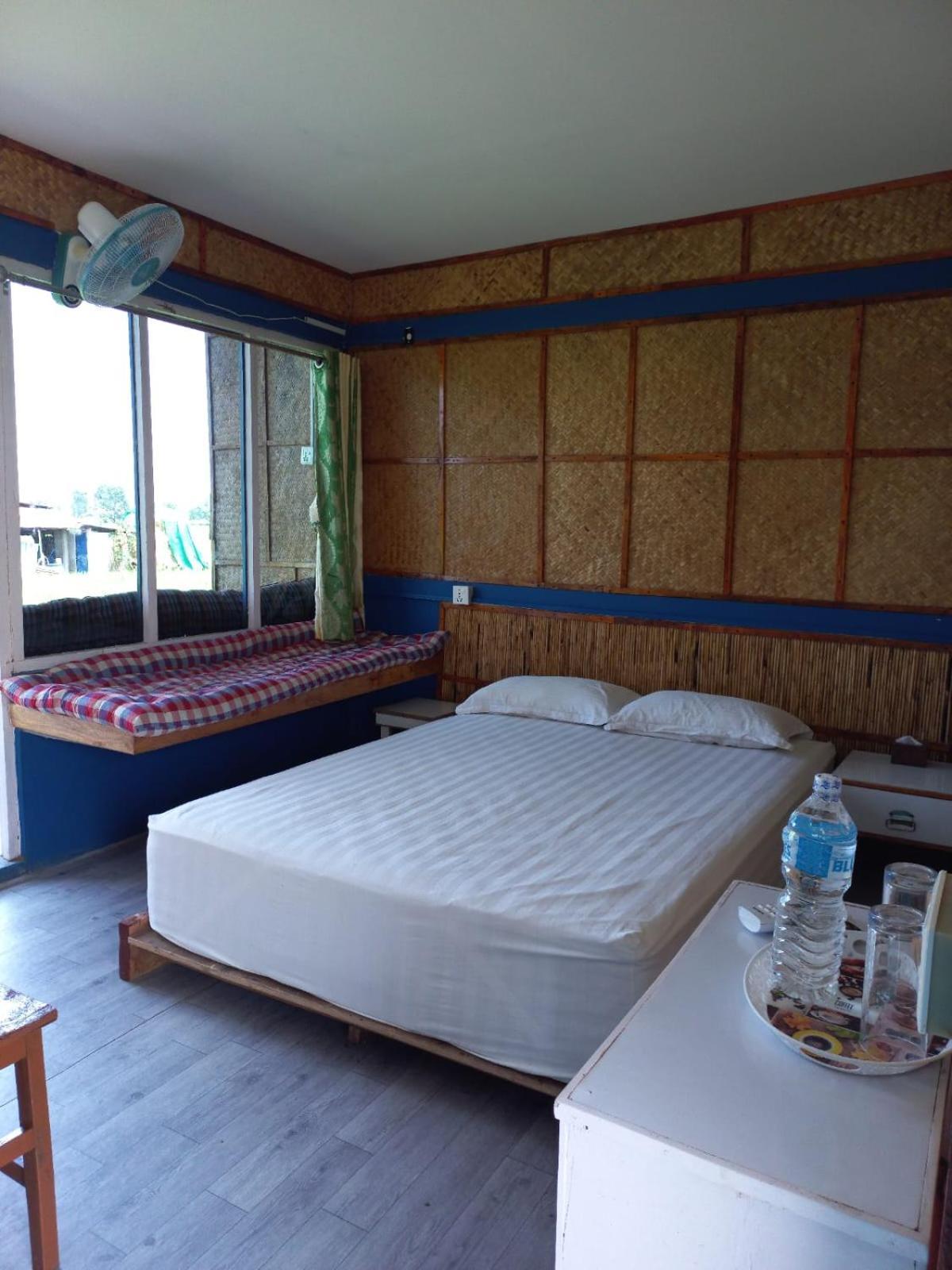 Hippies Colony - Travellers Home Sauraha Ngoại thất bức ảnh
